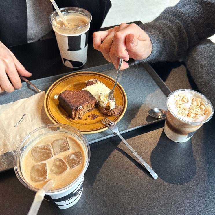  용산 용리단길 커피 맛집 웨이팅과 자리 경쟁이 치열했던 모센트 mosent 카페 리뷰.