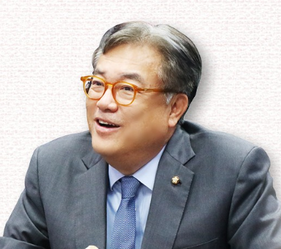 <b>정진석 국회</b>의원, 활발한 국내외 활동 논란!
