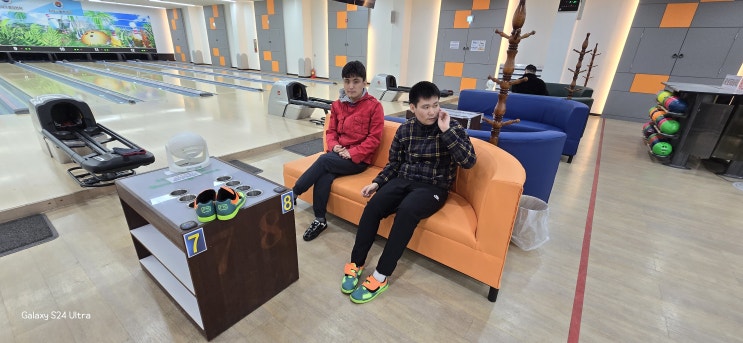  24년 2월 29일 장근, 혜빈, 창수씨와 함께 볼링장을 다녀왔습니다.