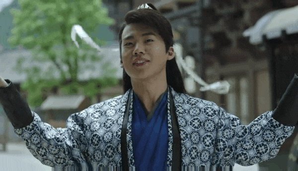  <중드 경여년-11화 판쓰저가 판시옌인줄알고 발로 뻥~차버리자 저~멀리 나가떨어지는 판쓰져叶灵儿狠狠一脚将范思辙踹翻过去>