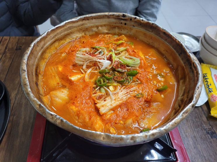 두부생각이 날 때 얼큰한 김치찌개를! (안양 두부전문요리점)
