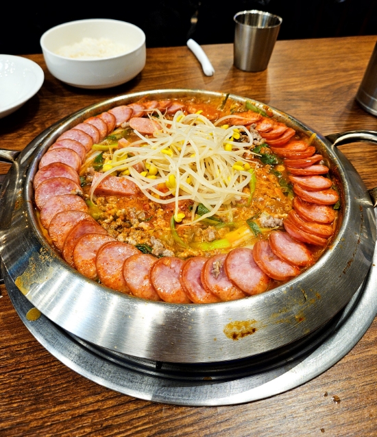  구디맛집 소세지 가득한 부대찌개대사관