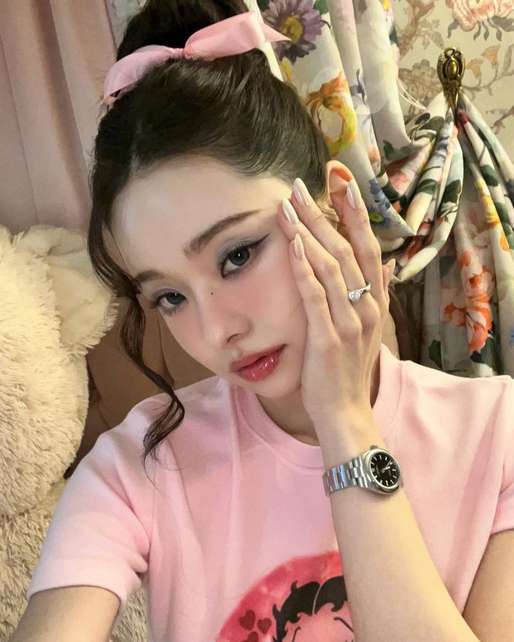  30대 여성 예물 손목 시계 탑티어인 로렉스 중에서 입문으로 좋은 여자 명품 브랜드 롤렉스 오이스터 w. 프리지아