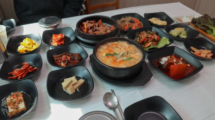 해남 소망식당 뚝배기주물럭과 김치찌개or된장찌개와 다양한 밑반찬이 나오는 맛집