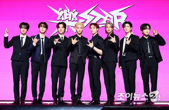 <b>스트레이</b>키즈 8人 <b>전원</b> 美 '빌보드 K팝 아티스트 100' TOP10... 