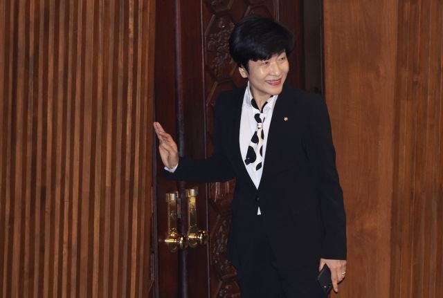 <b>김영주</b> 회동. 국회부의장 사퇴, 민주당 탈당. <b>국민의힘 입당</b>.... 