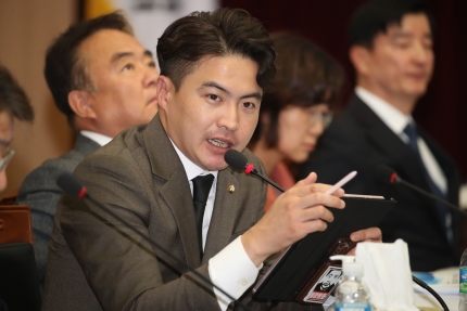 불출마 선언 오영환 “<b>이재명 대표</b>, 대체 총선 승리 의지 있나”