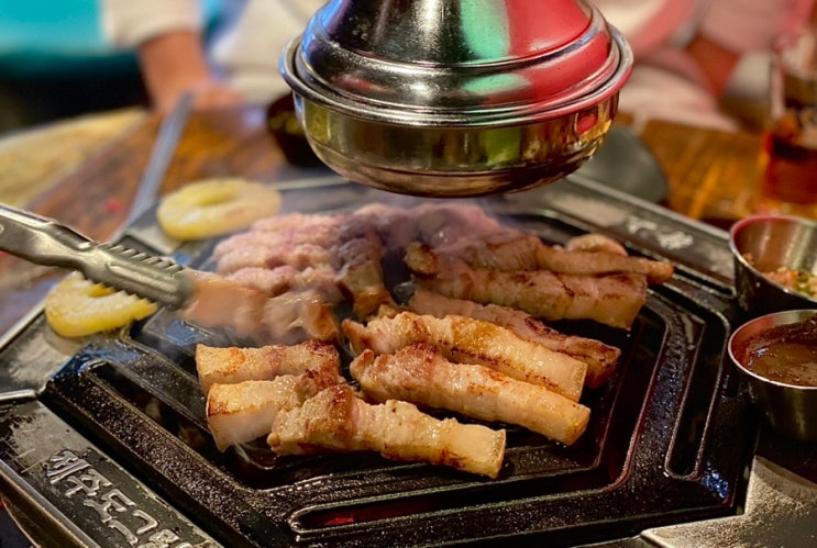  광주 현지에서 흑돼지를 먹을 수 있는 첨단맛집 제주도그릴 특상 구워주는 고깃집