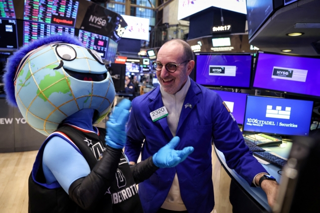 뉴욕증시, S&P500·나스닥 사상 최고치…델 폭등에 상승 뉴욕증시, S&P500·나스닥 사상 최고치…델 폭등에 상승