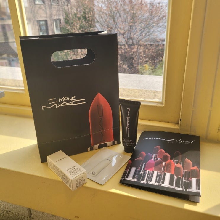  잠실팝업: [맥 (MAC)맥시멀 매트 립스틱 팝업]후기/ 샘플 3개나 줘요!