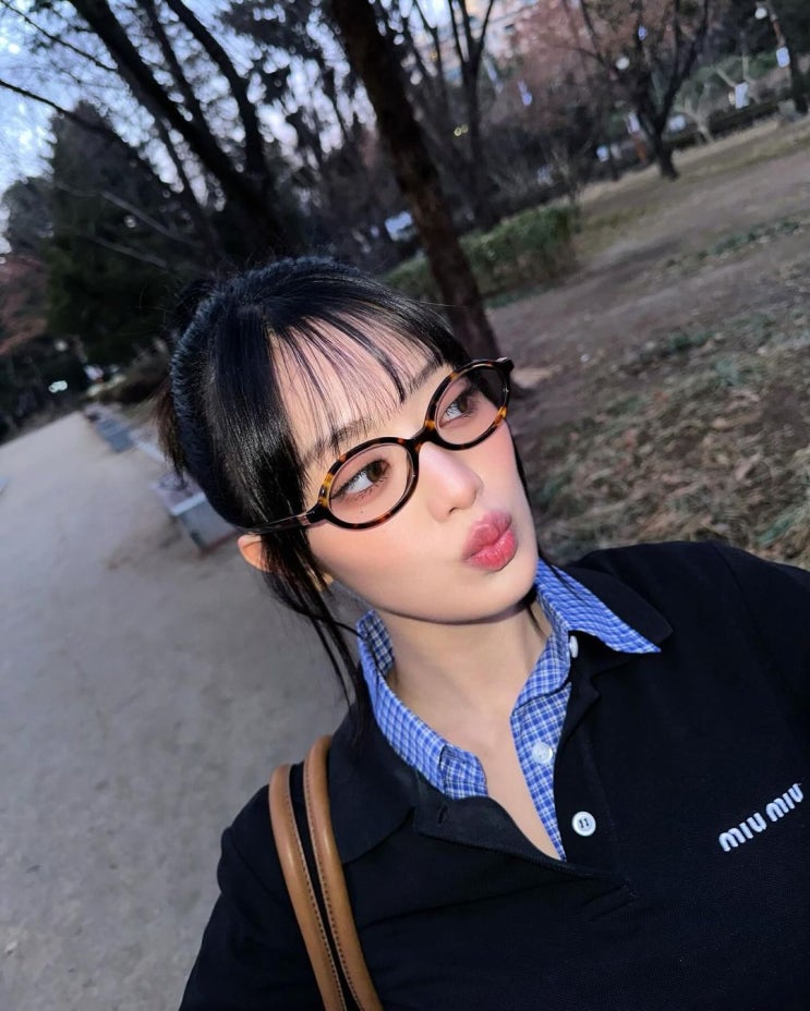 20대 여자 명품백으로 트렌디한 과감함이 100% 명품 브랜드 미우미우 숄더백 여성 가방 추천 w. 민니