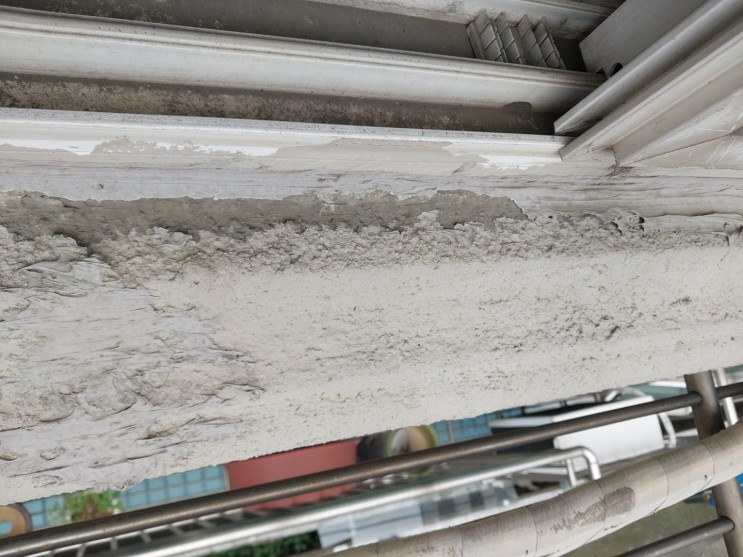 안양 아파트 창틀 누수 | 비온 뒤 천장에서 물 샘 자국이 생긴 이유는?