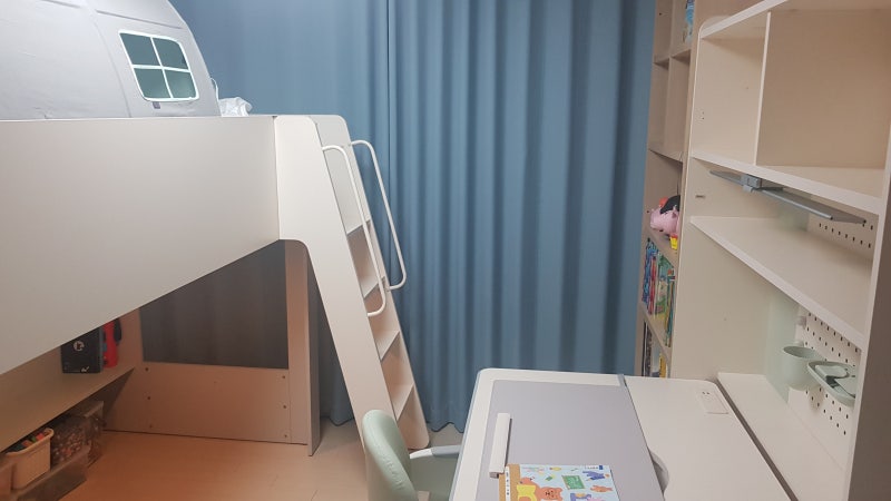 일룸 벙커침대랑 책상