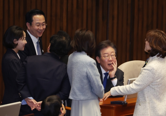 <b>이재명</b> "<b>김영주</b>, <b>채용비리</b> 소명 안돼 0점"…<b>김영주</b> "<b>이재명</b>... 
