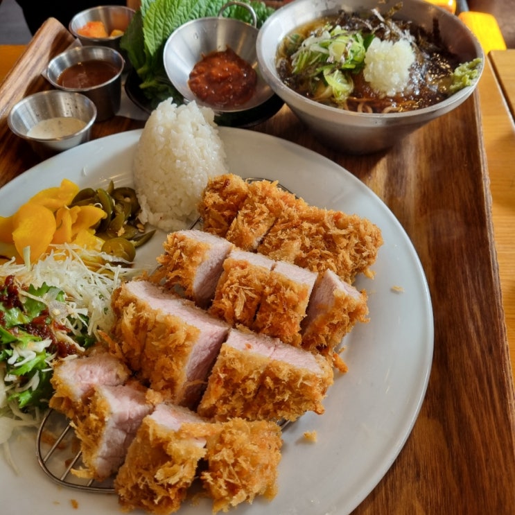  파주 월롱 맛집 투씨엠 플러스 깻잎 돈까스