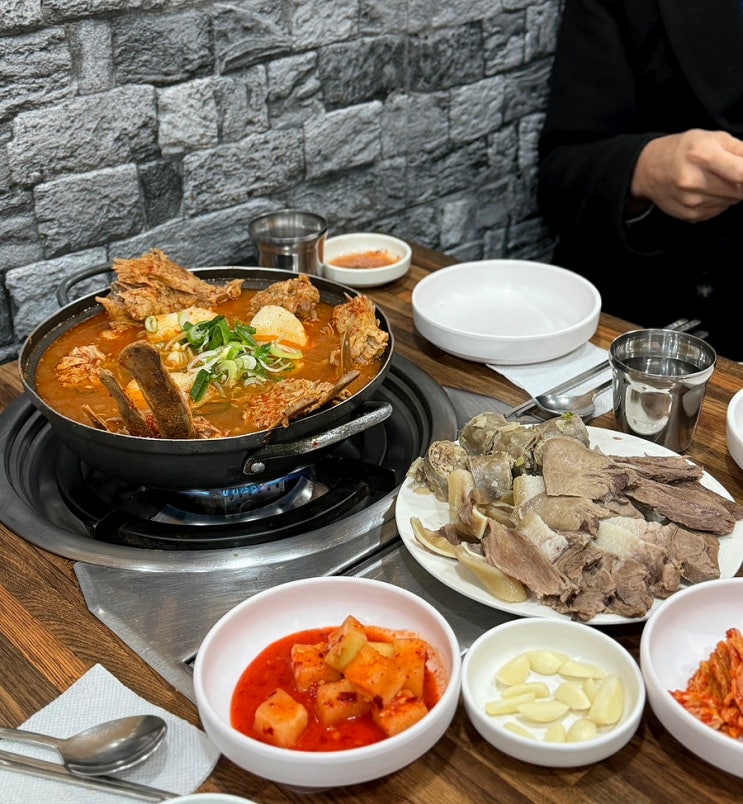  을지로3가역 노포 맛집 동원집 머릿고기 감자국 을지로 가성비