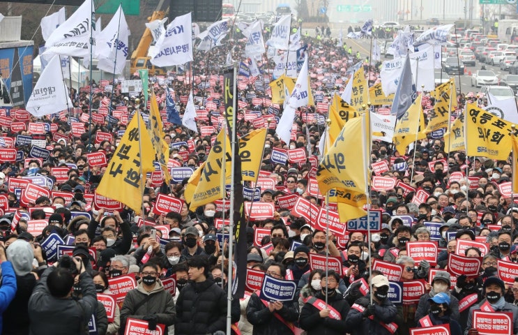 [醫師集團 利己主義] <b>복귀 전공의 색출</b>에 보복 예고까지... 