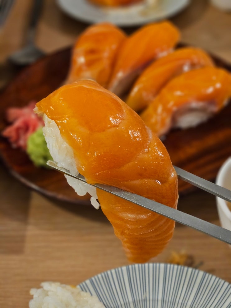  연하동 꼬꼬동 연어초밥 연어국수 홍대 핫플 줄서는 맛집 연남동 데이트 코스 가볼만한곳