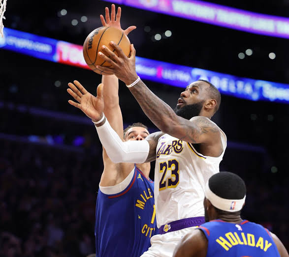 르브론 제임스, NBA 역사상 4만 득점 처음 달성!
