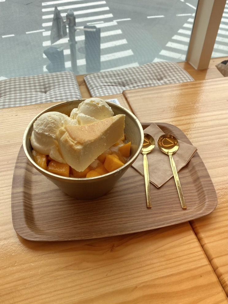  수원 영통역 디저트 카페 ‘카인드엉클’ 치즈케이크 애플망고빙수 맛집