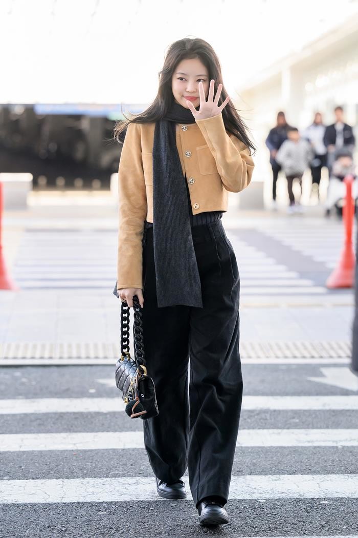 '인간 샤넬' 블랙핑크 제니, 워너비 공항 패션 어느 브랜드? '인간 샤넬' 블랙핑크 제니, 워너비 공항 패션 어느 브랜드?