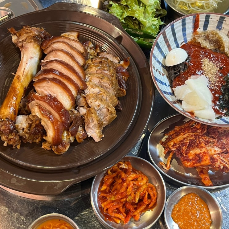  서울 논현역 족발 맛집 추천 돼지가엔푸드