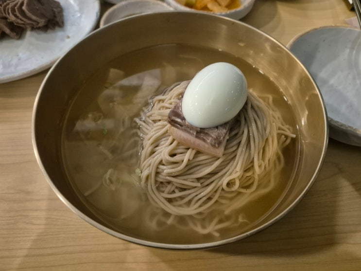 비싸지만 맛있는 소고기 육수 냉면 &lt;압구정면옥&gt; 프리미엄 평양냉면 + 소고기 편육 후기