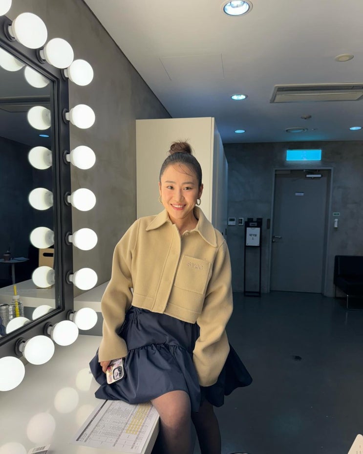  샤랄라한 여자 봄 패션에서 크롭한 기장감과 베이지색 조합으로 매력적인 핸드메이드 숏 코트 코디 추천 w. 조현아