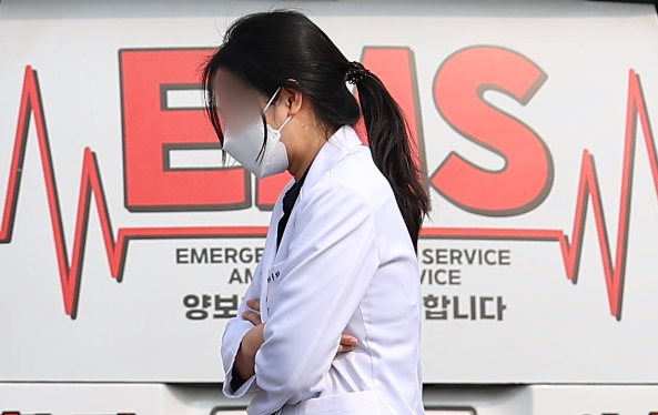 오늘부터 <b>미복귀 전공의</b> 면허정지·처벌 절차.."구제 없다"