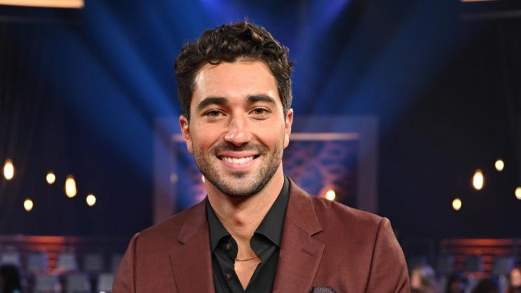  "The Bachelor" 시즌 28의 스타 Joey Graziadei 눈이 노랗게 된 이유는? [영어 공부할겸 영어 영상 포함]