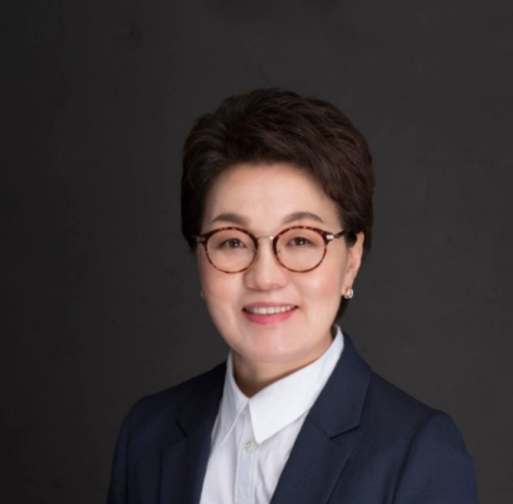 이재명 아내 <b>김혜경</b> 수행한 권향엽 단수 <b>공천</b>, 사천 논란 확산... 