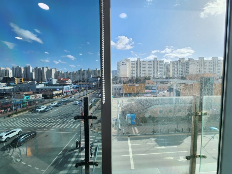  아산 유리 창문 열차단 햇빛차단 자외선차단 상가 사무실 아파트 썬팅 필름 시공
