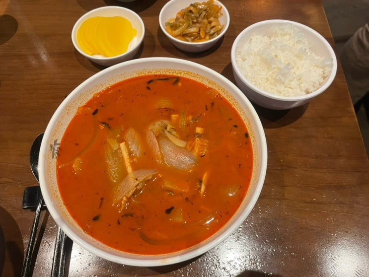  용산 중화객잔 수 _ 블루리본 불맛 나는 얼큰한 국물에 감탄한 짬뽕 찐맛집