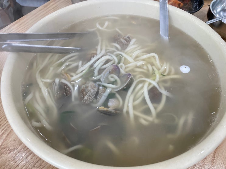  칼국수를 시키면 맛보기 수육이 공짜?! 로컬 맛집 서천 옛날분식