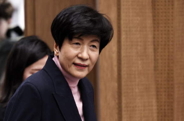 이재명의 아쉬움, <b>김영주</b> <b>국민의힘 입당</b>과 채용비리 논란