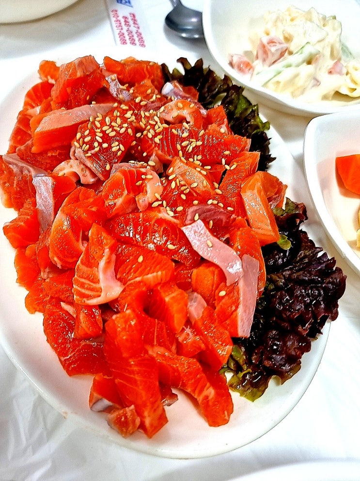 [ 충주맛집 ] 느티나무횟집 송어회 존맛탱 ! 쫄깃쫄깃 매운탕도 판매함 !