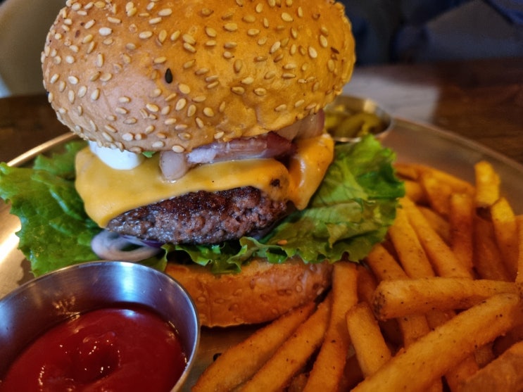  [서울 경복궁역 맛집] 서촌에서 느낄 수 있는 감성과 맛의 조화!! 버거 드 조선(burger_de_joseon)