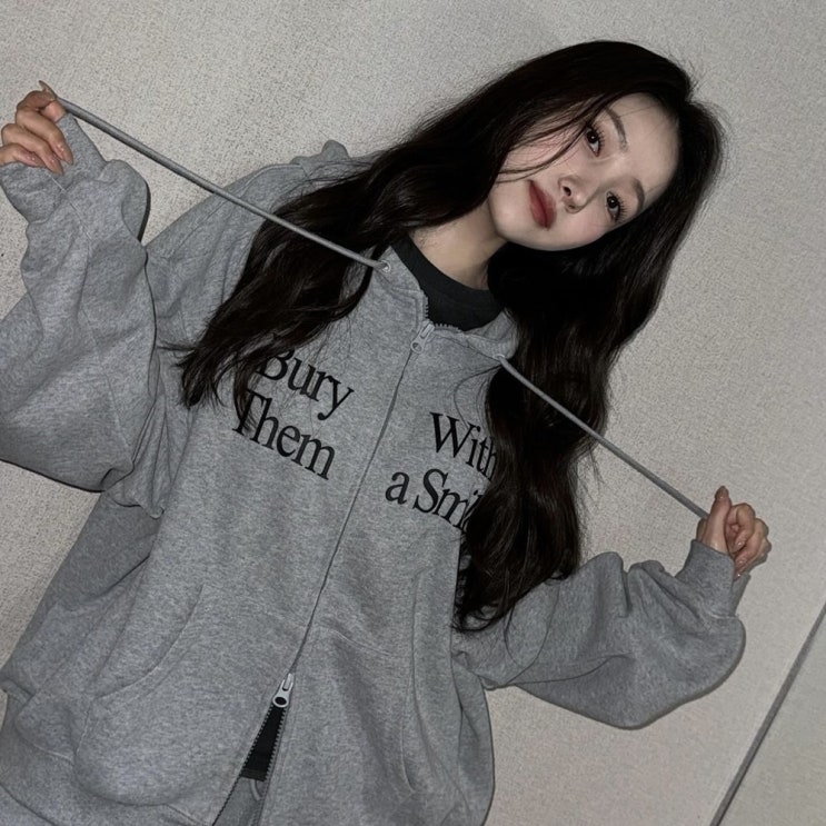  여자친구 김소원 배드블러드 후드집업 브랜드 정보