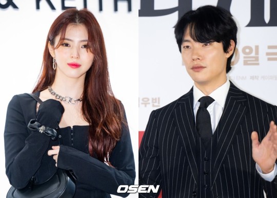 [단독] 뱀파이어 <b>한소희</b>x화가 <b>류준열</b>, 드디어 첫 호흡..'<b>현혹</b>... 