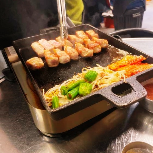 생방송투데이 충무로 을지로 빠삼 역주행 코너: 안심구이과 빠다숙성삼겹살 야키소바 로 맛보는 3월6일