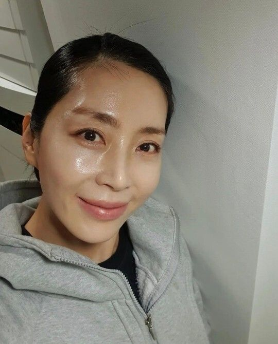 송윤아, 셀카 똥손 인정...<b>김희선</b>·<b>송혜교</b> "그렇게 찍을 거면 그... 