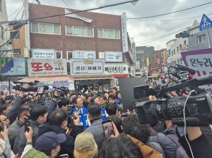 <b>홍영표</b>는 내치고 황희 손은 잡은 이재명...'좌장'은 얄짤 없어