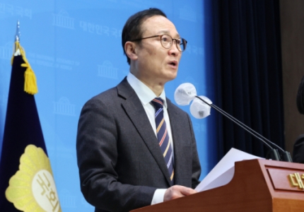 <b>홍영표</b>, "<b>민주당</b> 151석이 총선 목표? 참패할 가능성 커"…탈당... 