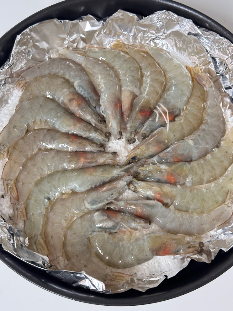  코스트코 가성비 좋은 1kg 흰다리 새우 구워먹은 찐 후기 몇 마리가 들었을까요