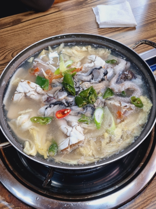  [충남 태안_원조뚝배기식당] 맑은탕 게국지 시원칼칼 대박인데 왜 다들 빨갛게 드시조? (주차/위치/가격)
