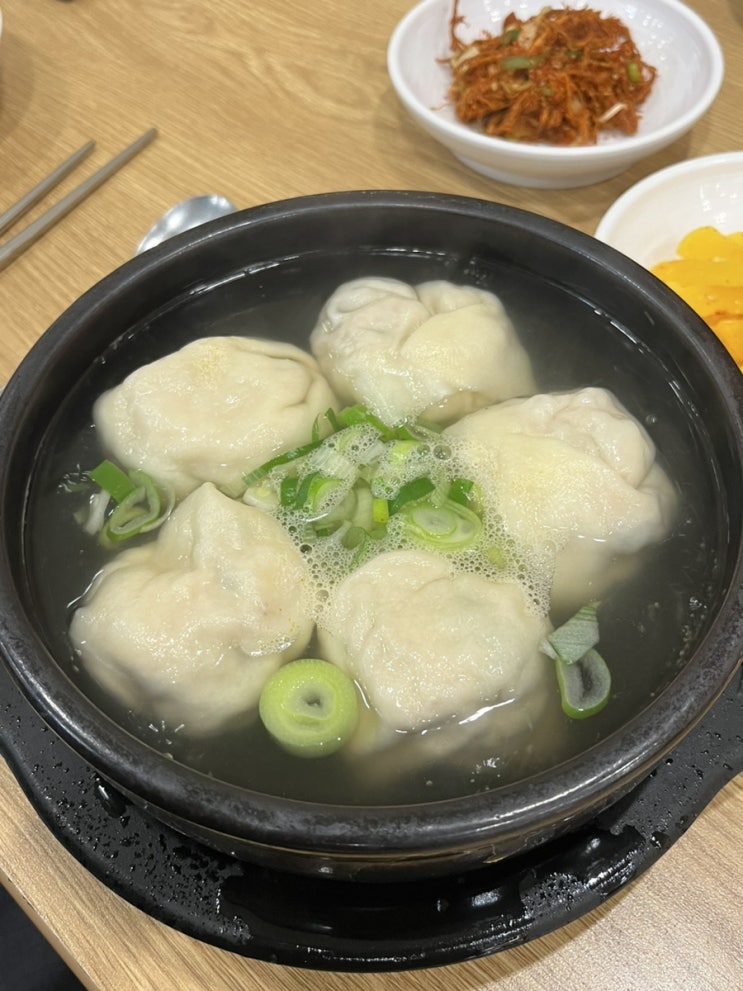 파주 운정 맛집 평양 손만두 고명 올려서 먹는 만두국