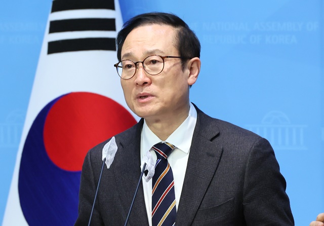 <b>홍영표</b> “이재명 사당화 반대 힘 모아야” 탈당 선언
