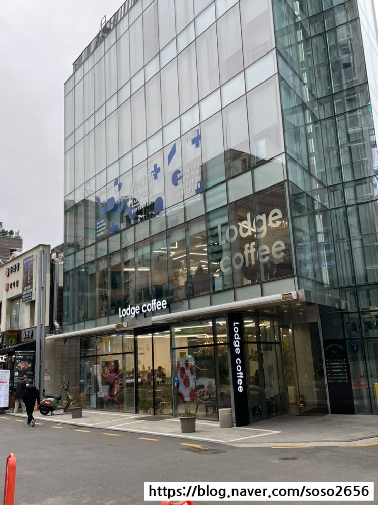  강남 | 논현역과 가까운 대형카페 로찌커피(Lodge coffee)