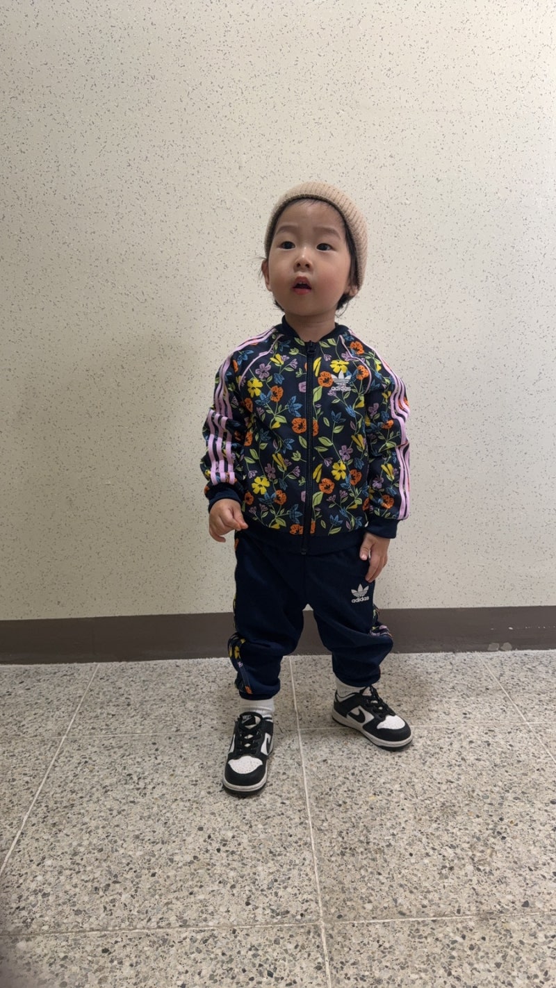 아디다스 키즈 세상 화려하고 힙한 플라워 아동 져지 상하세트 25개월 아기 90사이즈