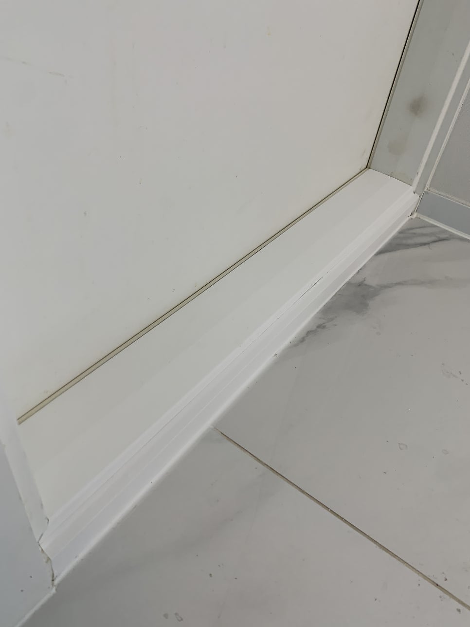 이사전 걸레받이 몰딩 원상복구 전문 업체